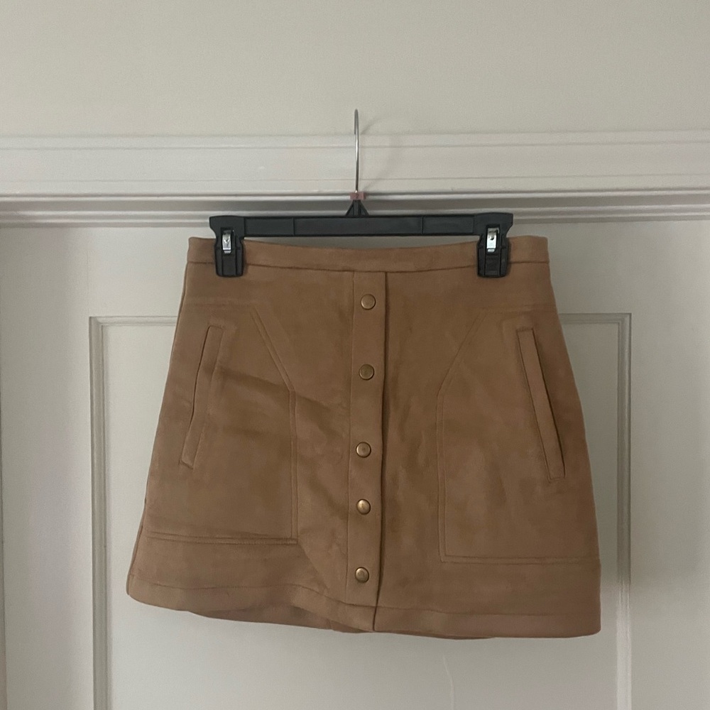 Tan mini skirt with pockets